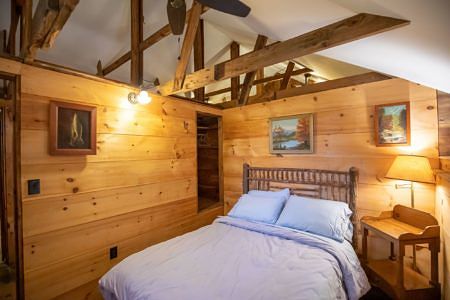 Lakeside Cottage bedroom